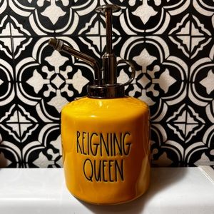 LAST CHANCE Rae Dunn Plant Sprayer Reigning Queen Bee
